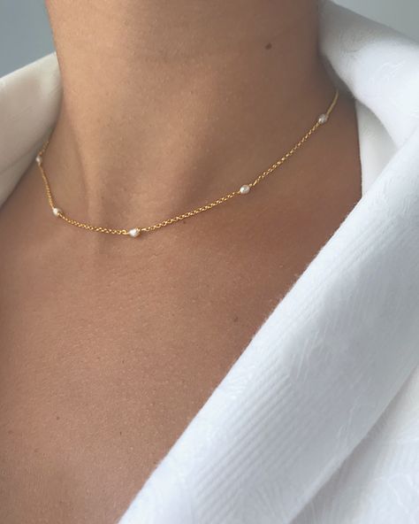 Pearl Minimal Jewelry, Delicate Pearl Necklace, Accessories Minimal, Necklaces Aesthetic, Minimal Gold Jewelry, Timeless Jewellery, خواتم خط�وبة, Aesthetic Necklace, Gold Minimalist Jewelry