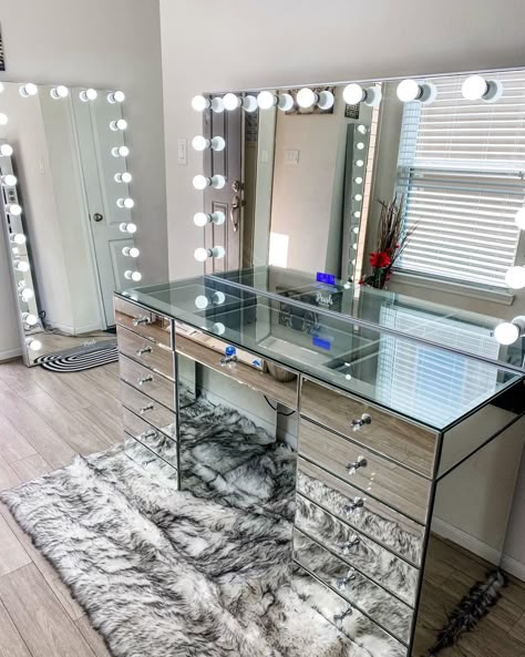 Pearls Vanity, Full Body Mirrors, Bedroom Vanity Decor, Body Mirrors, Real Life Pictures, Dressing Room Decor, Luxury Room Bedroom, Beauty Room Decor, Dream Apartment Decor