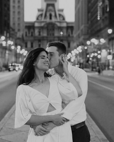 Kylee B Photography but make it ✨chic✨ 👩‍🍳💋🤌🏻 Philly Engagement, Philadelphia Engagement Session, Philly Wedding Photographer, Philadelphia Wedding Photographer #philadelphiaengagement #phillyengagement #phillybride Philadelphia Engagement Shoot, Philadelphia Wedding Photos, Philadelphia Engagement Photos, City Hall Wedding Photos, Philadelphia City Hall, Bride And Groom Photo Ideas, Philly Wedding, Groom Photo Ideas, Bride And Groom Photo