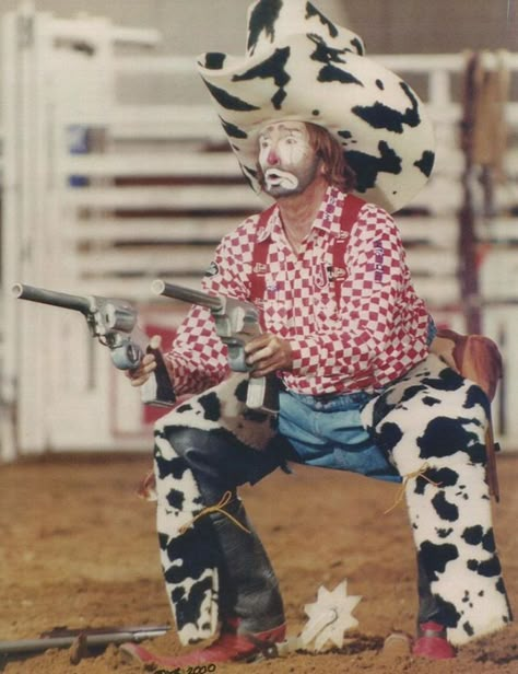 Rodeo Makeup Ideas, Rodeo Makeup, Rodeo Clown, Cowgirl Halloween Costume, Bucking Bulls, Pierrot Clown, National Finals Rodeo, Clown Party, Rodeo Party