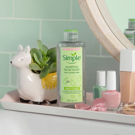 Discover everything you ever wanted to know about skin toner, including how, why and when to use a toner. Find our simple tips on how to apply toner here. Simple Toner, How To Apply Toner, How To Use Toner, What Is Skin, Skincare Business, Skin Advice, Alcohol Free Toner, Simple Skincare Routine, Face Sheet Mask