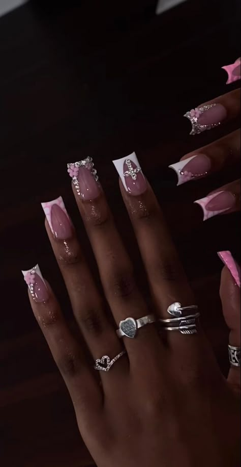 There's a new beauty trend taking over Instagram and it's absolutely stunning. Say hello to "quartz nails". Beautiful Nails Ideas, Cute Marble Nails Acrylic, Nails 13-14, Nail Ideas 12-13, New Trending Nail Designs, Cute Nail Ideas With Gems, Nail Ideas That Match Everything, Nail Inspo 13-14, Nails 2024 Color Trends