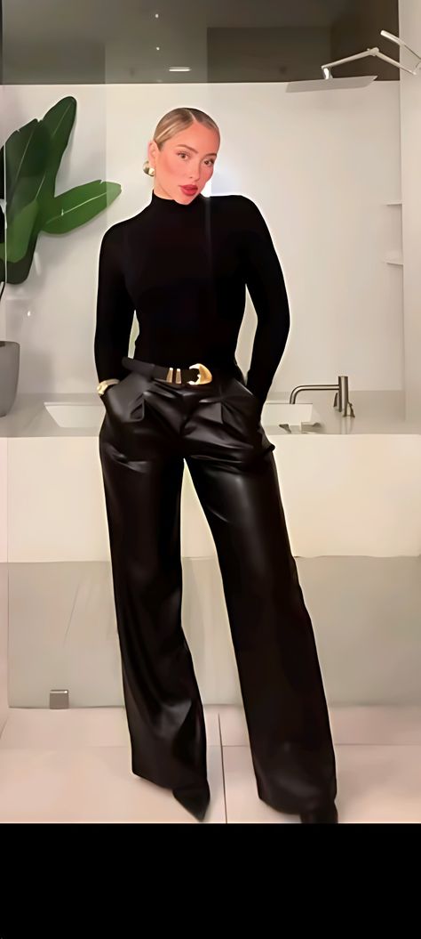 All Black Boss Lady Outfit, Concert Looks Women, Elegant Business Outfits Women, Stylish Work Outfits For Women, Black Women Corporate Outfits, Classy Leather Pants Outfit, Classy Women Outfits Casual, Full Black Outfit Classy, Over Sized Blazer Outfits For Women