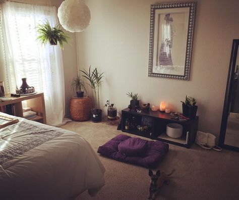 Meditation Spot Bedroom, Zen Space Bedroom, Alter In Bedroom, Altar In Bedroom, Zen Corner Bedroom, Goddess Room Aesthetic, Yogi Bedroom, Yoga Space In Bedroom, Bedroom Alter