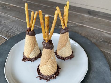 Thanksgiving Sugar Cone Teepees — Miss Annie's Home + Kitchen Nutter Butter Acorn Cookies, Nutter Butter Acorns, Thanksgiving Kids Activities, Thanksgiving Sweets, Acorn Cookies, Vbs Snacks, Cousin Camp, Sugar Cones, Turkey Trot