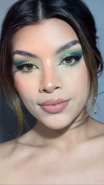 Green Sultry Makeup, Pretty Green Eyeshadow Looks, Green Eyeshadow Looks Hooded Eyes, Makeup Looks With Green Eyeshadow, Sea Green Makeup Look, Smoky Green Eyeshadow Looks, Green Fairy Eye Makeup, Sage Green Eyeshadow Looks, Green Shadow Makeup