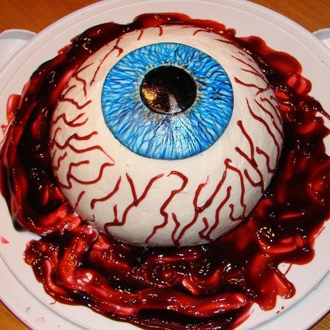 As a lover of all things Halloween, I had to try an eyeball cake. Inspiration came from everyone here who has posted pictures of their versions. Cake is pumpkin spice, cappucino mousse filling and cream cheese icing. Happy Halloween! Haloween Cakes, Horror Cake, Halloween Cake Ideas, Halloween Torte, Scary Cakes, Postres Halloween, Halloween Birthday Cakes, Recetas Halloween, Halloween Sweets