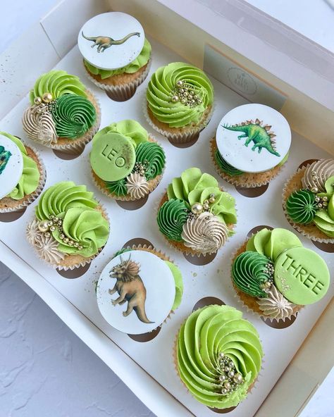 Dinosaur Cake Pops, Dinasour Birthday, Jurassic World Cake, Dino Birthday Cake, Jurassic Park Birthday Party, 4de Verjaardag, Dinosaur Birthday Theme, Jurassic Park Birthday, Dinosaur Cupcakes