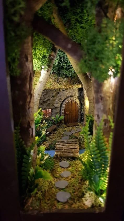 Book Nooks Aesthetic, Fairy Stuff Aesthetic, Book Nook Garden, How To Make A Book Nook, Book Knock, Book Nook Aesthetic, Book Nook Ideas Diy, Fairy Book Nook, Forest Book Nook