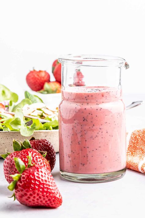 Fresh Strawberry Salad Dressing Strawberry Salad Dressing, Easy Salad Dressings, Pink Salad, Colorful Recipes, Strawberry Spinach Salad, Fluffy Light, Easy Salad Dressing, Poppy Seed Dressing, Homemade Enchilada Sauce