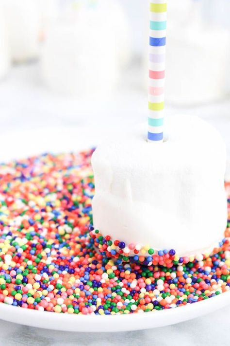 Pride Treats, Marshmallow Skewers, Easy Party Desserts, Marshmallow Recipe, Easy Recipes For Kids, Chocolate Dip, Desserts Party, Candy Kabobs, Marshmallow Dip