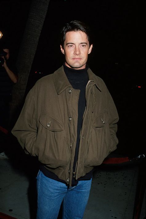 Kyle Mclachlan, Early 90s Fashion, Graphic Pants, Jeans With Chains, Oversized Tailoring, Kyle Maclachlan, Cream Suit, 90s Fashion Men, Mens 90s