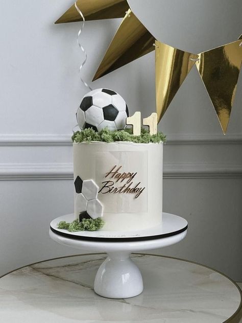 Birthday Cake With Football, Soccer Birthday Party Cake, Soccer Cake Ideas For Men, Football Birthday Cake Boys, Cake For Teen Boy, Soccer Theme Birthday Cake, Soccer Party Cake, Soccer Cake Ideas For Boys, Cake Football Birthday