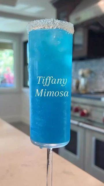 Tiffany Blue Mimosa, Tiffany Mimosa Recipe, Blue Champagne Cocktails, Blue Mimosa Recipe, Tiffany Mimosa, Mimosa Flight, Blue Mimosa, Blue Alcoholic Drinks, Tiffany Themed Bridal Shower