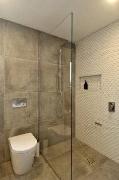 Modern Shower Glass Small Walk In Shower Ideas, Shower No Door, Walk In Shower No Door, Shower Ideas Bathroom, Walk In Shower Ideas, Small Shower Remodel, Bathroom Remodel Cost, Walk In Shower Designs, Shower Glass