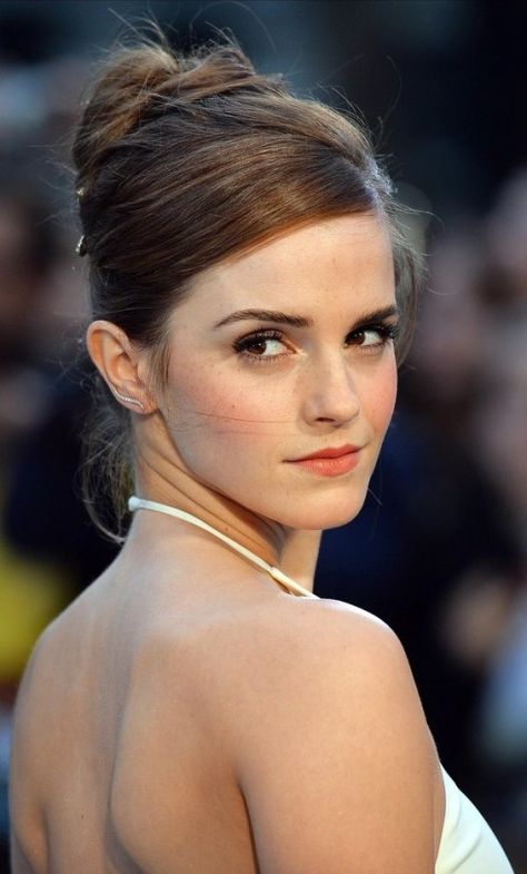 Emma Watson Emma Watson Wallpaper, Emma Watson Belle, Emma Watson Harry Potter, Emma Watson Style, Grand Central, Actrices Hollywood, Blank Paper, Printing Paper, Color Paper