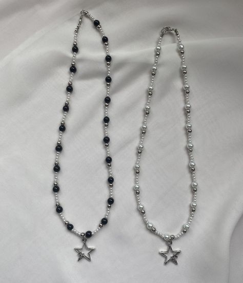 Necklace Ideas Silver, Necklace Beaded Ideas, Valentines Day Beaded Jewelry, Star Girl Outfit Ideas, Grunge Jewelry Diy, Ideas De Collares Aesthetic, Necklaces Homemade, Pinterest Necklace, Collar Aesthetic