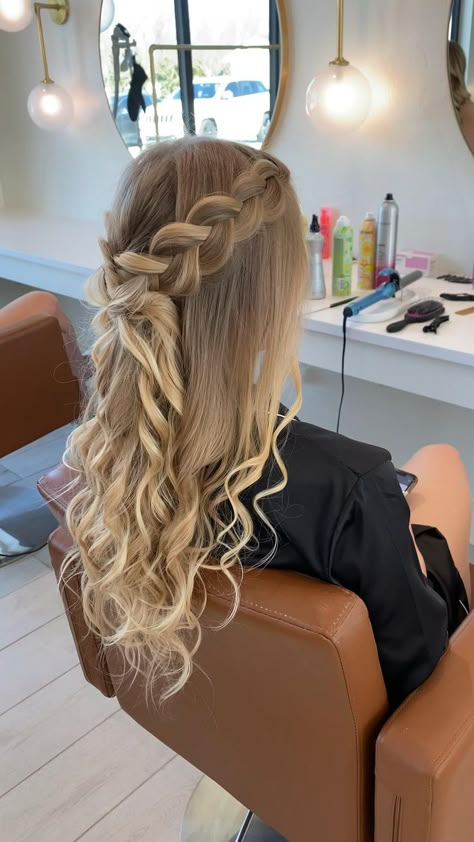 Prom Hair Ideas, Grad Hair, Half Up Hairstyle, Cute Prom Hairstyles, Dance Hair, Simple Prom Hair, Formal Hair, Hoco Hairstyles, Prom 2024