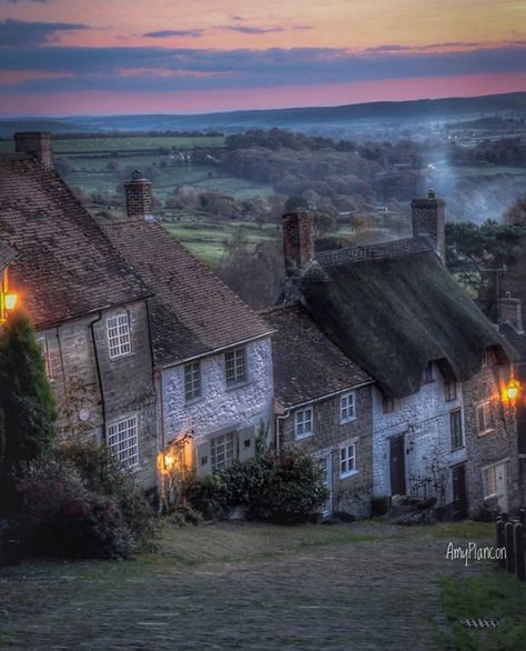 Pretty Countryside, Witch Cottagecore, Welsh Cottage, Welsh Countryside, Medieval Modern, England Countryside, Cottage Aesthetic, English Village, Silver Sea