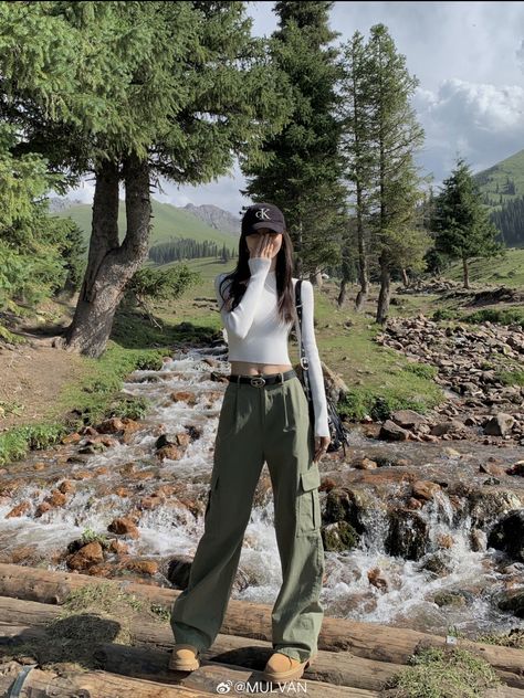 Cute Hiking Outfit, Boyish Outfits, Woman In Suit, Simple Casual Outfits, Korean Outfit Street Styles, Hiking Outfit Women, 사진 촬영 포즈, Korean Casual Outfits, Style Korea