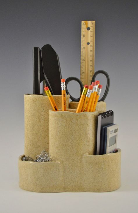 Ceramic Lessons, Teen Projects, Ceramic Toothbrush Holder, Desk Caddy, Ceramic Storage, Diy Organizer, Contemporary Pottery, Kpop Ideas, Cerámica Ideas