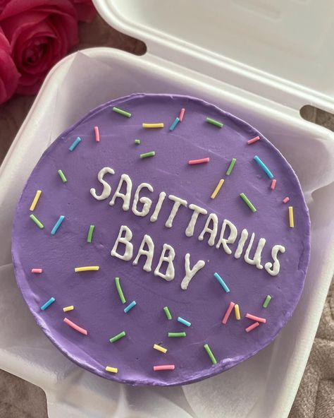 бенто тортик для стрельца Saggitarius Cake Design, Saggitarius Cakes, Sagittarius Baby Cake, Sagittarius Birthday Cake, 20 Bday Cake, Bento Cake Ideas, Sagittarius Baby, Lunch Box Cake, 20 Birthday Cake