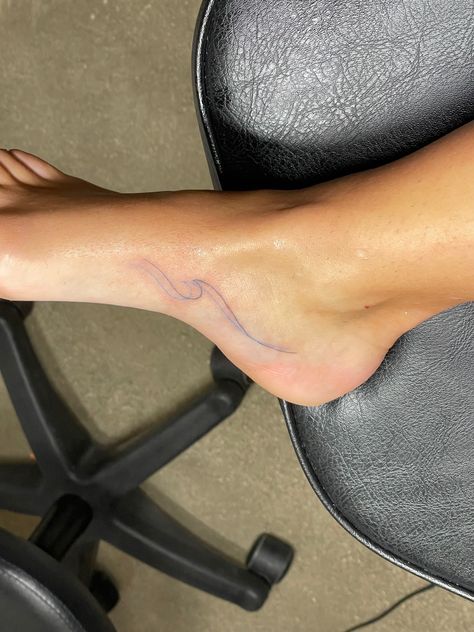 Foot Arch Tattoo, Tidal Wave Tattoo, Wave Tattoo Foot, Simple Wave Tattoo, Thumb Tattoos, Wave Tattoo Design, Tattoo Spots, Ear Tattoo Ideas, Ear Tattoos