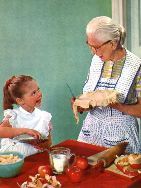 Baking apple pie with grandma Vintage Housewife, Baked Apple Pie, Retro Housewife, Grandmas Kitchen, Grandmas House, Vintage Life, Grandma And Grandpa, Vintage Pictures, The Good Old Days