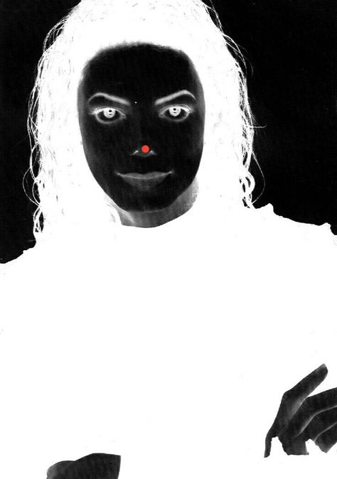 Black and white optical illusion. State at the red dot for 30 seconds then look away and blink. Red Dot Illusion, Optical Illusions Drawings, Pet Shark, Tik Tok Videos Funny, Michael Jackson Hot, Illusion Pictures, Mike Jackson, Michael Jackson Quotes, Cool Illusions