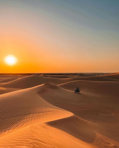 Life In Arabic, Vacation Scenery, Beautiful Places In Africa, Algeria Aesthetic, Algeria Travel, Happy Birthday My Friend, Desert Sahara, Desert Aesthetic, Africa Trip