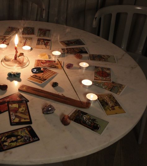 Tarot Card Set Up, Tarot Table Set Up, Tarot Party, Moon Party Ideas, Tarot Table, Zodiac Party, Fall Sleepover, Dream Office Space, Witchy Mama