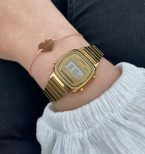 Womens Casio Watch, Casio Watch Women Aesthetic, Gold Casio Watch Woman, Casio Aesthetic, Casio Watch Women Outfit, Casio Watch Aesthetic, Casio Vintage Watch Woman, Casio Gold Watch, Trendy Watches Women Fashion