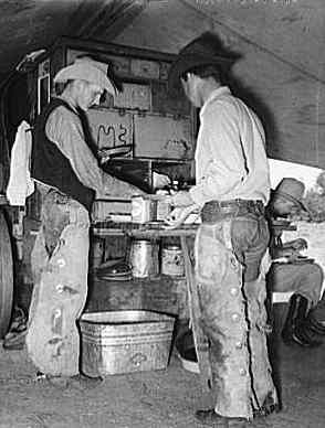 Old west Resipes- chuck wagon cooking. Western Recipes, Old West Photos, Calamity Jane, Real Cowboys, Chuck Wagon, Western Comics, Western Life, Cowboys And Indians, Western Food