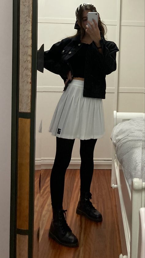 Black Leggings Skirt Outfit, Short Skirts With Leggings, Legging Under Skirt Outfit, Leggings Under Skirt Outfits, Tennis Skirt With Leggings, Skirts With Leggings Outfit, Leggings And Skirt Outfit, Tennis Skirt Fall Outfit, Tennis Skirt With Tights