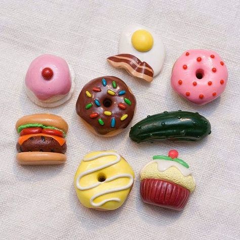 Polymer Clay Magnet, Diy Fimo, Diy Magnets, Clay Crafts For Kids, Clay Moulding, Magnet Design, Clay Magnets, Diy Air Dry Clay, Air Dry Clay Projects