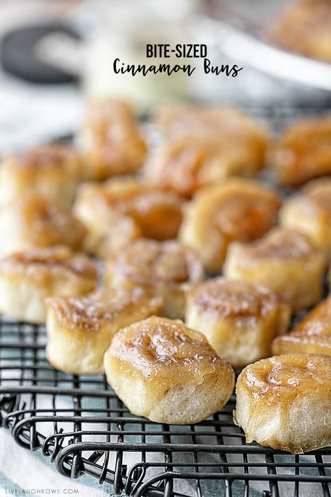 These Bite-Sized Cinnamon Buns require no yeast or kneading. Using crescent rolls, you'll have them ready to serve in minutes. Recipe at livelaughrowe.com Cinnamon Roll Appetizer, Bite Size Brunch Food, Breakfast Small Bites, Bite Size Breakfast Ideas, Bite Size Brunch, Party Food Snacks, Mini Cinnamon Buns, Using Crescent Rolls, Cinnamon Roll Bites