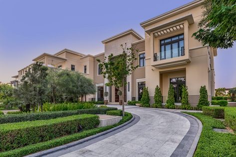 This sprawling Contemporary Arabesque mansion covers 26,693 sq ft on a plot of more than 42,000 sq ft. The home encompasses seven bedrooms, multiple living areas and a stunning backyard. Regal and elegant, this living room presents beautiful high-end finishes, plenty of space and abundant natural light. #DubaiHillsmansion #mansion #dubaihills Dubai Hills, Dubai Houses, Dubai Architecture, Luxury Lifestyle Couple, Dubai Luxury, Mansions For Sale, Mansions Luxury, Real Estate Houses, Luxury Property