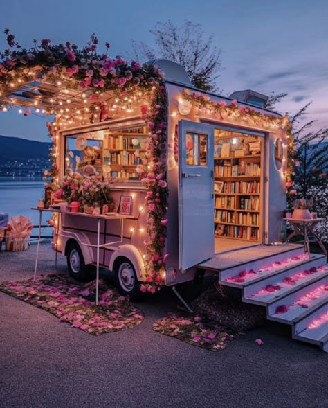 Pop Up Cafe Ideas Coffee Shop, Mobile Bookstore, Old School Bus, Mobile Library, Bookstore Cafe, Library Aesthetic, Cafe Shop Design, Mobile Boutique, Food Truck Design