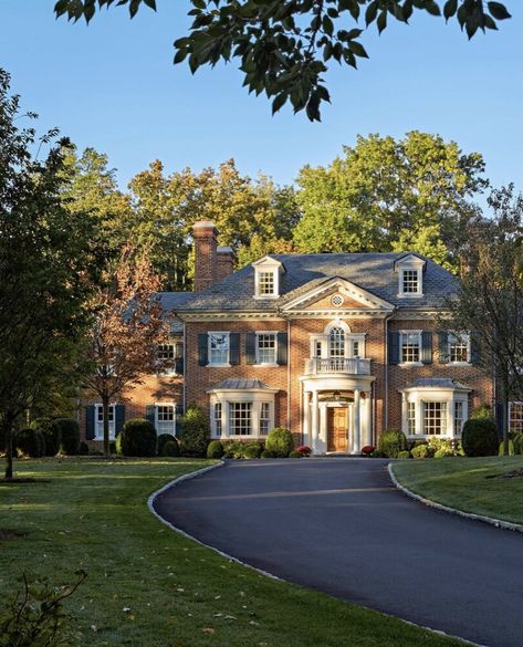 Houses In Virginia, Houses Aesthetic Exterior, Old Money Mansion Exterior, Old Money House Exterior, Rural Mansion, House With Lots Of Windows, Old Money Homes, French Style House, Old Money House