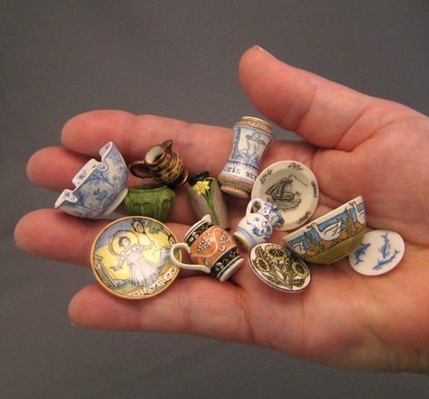 Trinket Trade Ideas, Miniature Trinkets, Trinket Aesthetic, Miniature Aesthetic, Ceramic Trinkets, Antique Trinkets, Mini Trinkets, Tiny Trinkets, Little Trinkets