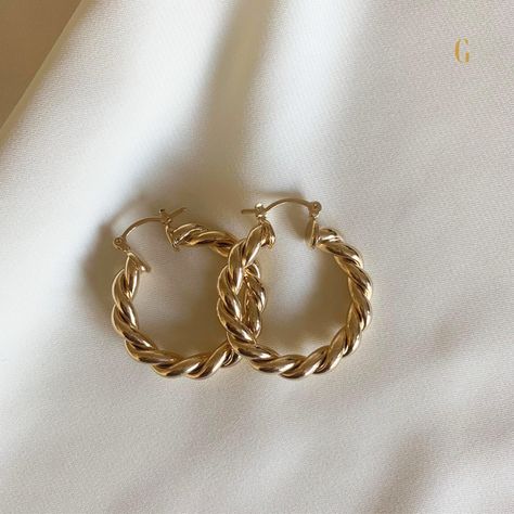 Delicate. Simple. Elegant. #Golden #NewCollection #Accessories #Europe Elegant Earrings Aesthetic, Classy Jewelry Earrings, Gold Jewelry Aesthetic Earrings, Jewelry Goals, Aesthetic Jewellery, Jewelry Classy, Gold Inspiration, Rings Aesthetic, Gold Wrap