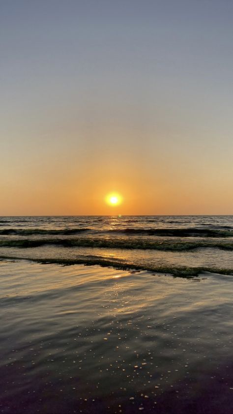 Arabian sea Karachi Pakistan #sunset #sea #wallpaper Karachi Snaps, Karachi Sea View, Sea Wallpaper, Arabian Sea, Sunset Sea, Karachi Pakistan, Learning Websites, Summer Sunset, Sea View