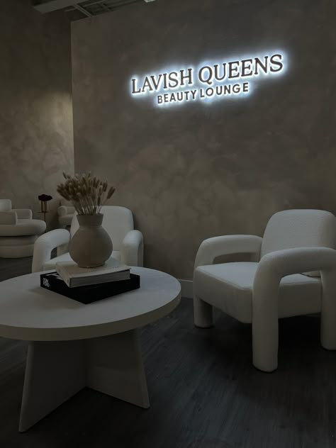 Black And White Lash Studio, Beige Esthetician Room, Luxury Esthetician Room, Beauty Studio Aesthetic, Lash Suite Decor, Makeup Salon Interior, Luxury Salon Suite, Salon Suite Business, Luxury Beauty Salon Design