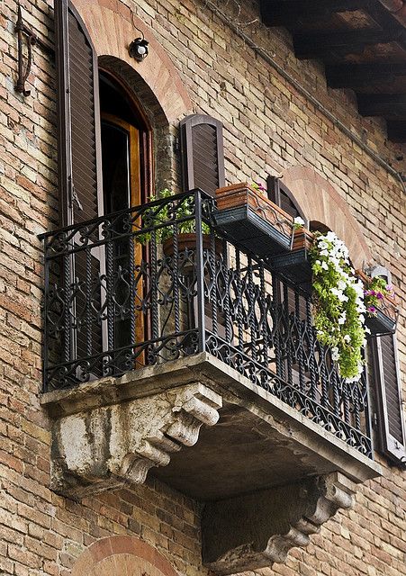 Tuscan balcony, Italy Note:  in US, can use stucco'd foam over framed lumber to replicate the stone corbels. Tuscan Balcony, Style Toscan, Second Floor Balcony, Balcony Railings, Iron Balcony, Tuscan Design, Under The Tuscan Sun, Mediterranean Home Decor, Tuscan House