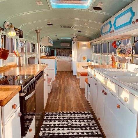 School Bus Layout, Schoolie Aesthetic, Schoolies Bus Floor Plans, Bus Home Ideas, Bus Life Interior, Bus Conversion Floor Plans, Bus Home Conversion, Renovated Bus, Bus Remodel