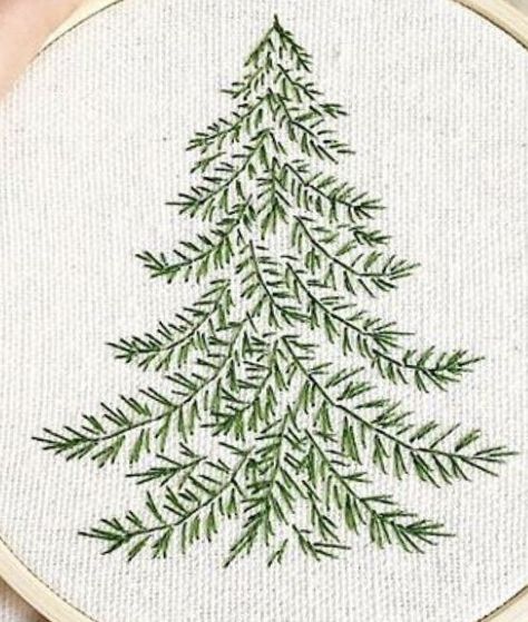 Embroidery Designs Christmas, Embroidered Christmas Tree, Bordados Tambour, Christmas Tree Embroidery, Winter Embroidery, Christmas Embroidery Patterns, Christmas Embroidery Designs, Embroidered Christmas, Hand Embroidery Projects