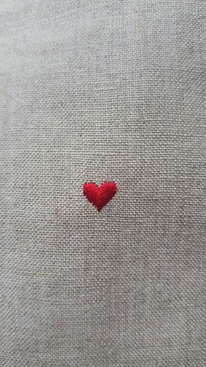 Photo Embroidery Hearts, Embroidery On Clothes, Cute Embroidery, Simple Embroidery, Embroidered Heart, 자수 디자인, Sewing Embroidery Designs, Hand Embroidery Art, Flower Embroidery Designs