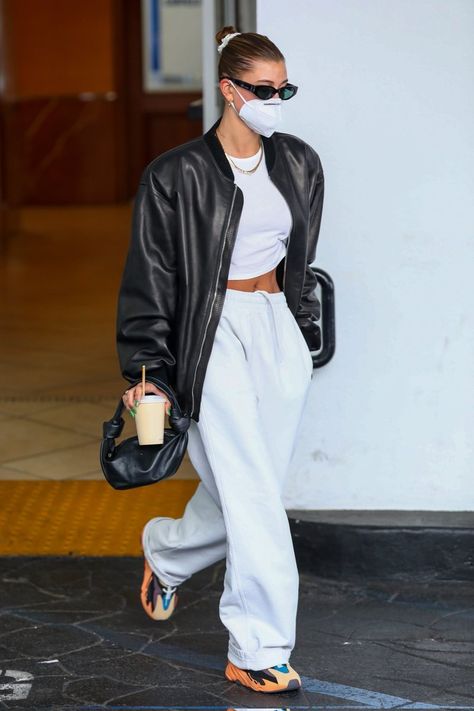 Hailey Baldwin Street Style, Hailey Baldwin Style, Leather Jacket Outfits, Looks Street Style, Hailey Baldwin, 가을 패션, Hailey Bieber, Looks Vintage, Outfits Casuales