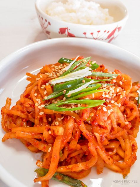 Korean Spicy Radish Salad (Musaengchae) – Asian Recipes At Home Korean Radish Salad, Korean Radish Recipes, Beef N Noodles, Korean Pork Belly, Korean Radish, Daikon Recipe, Asian Salads, Radish Kimchi, East Asian Food