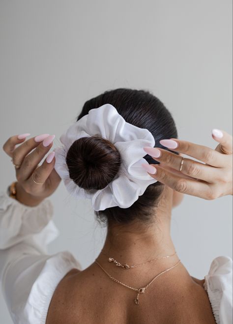 Combine-Hairstyle-Feel Effortlessly Stunning Scrunchies Hairstyle, Black Scrunchies, Hairstyles Everyday, Satin Pouch, White Bridesmaid, Silk Bag, Business Packaging, Colorful Life, Beautiful Hairstyles